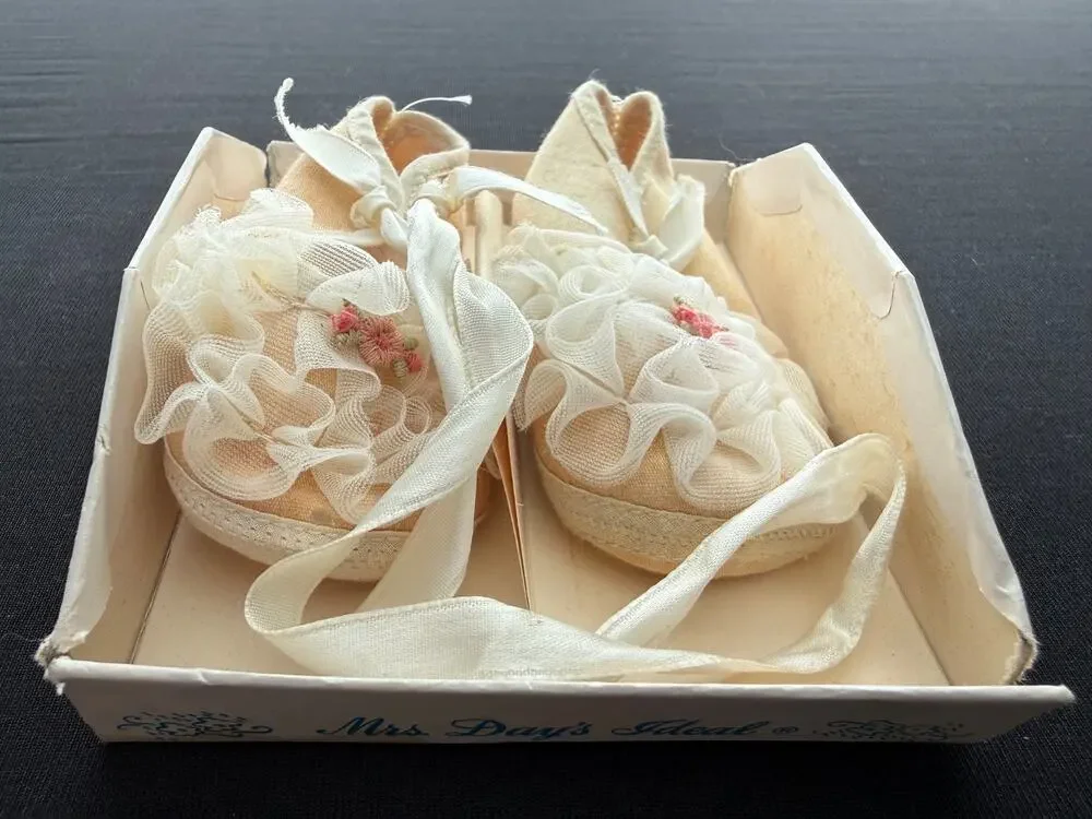 Vintage Mrs Days Ideal Baby Shoes Style 55 White Size 1 Floral Bows